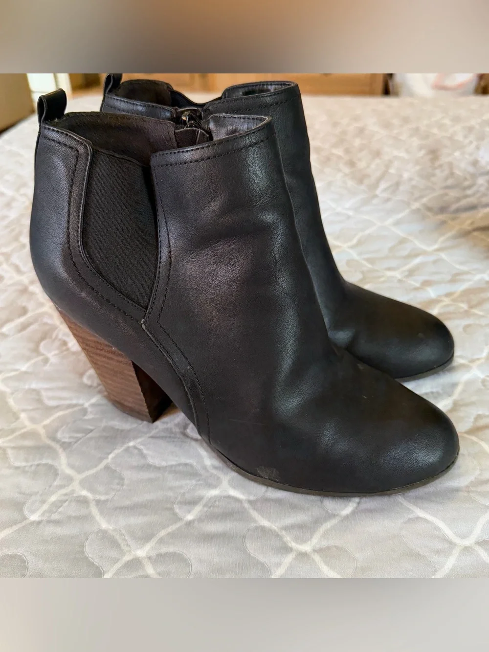 Women's Fergie Black Ankle Boots size 8.5 with Stacked Heel & zipper